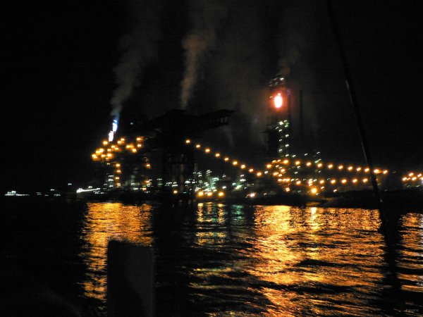 09- Raffinerie by night 